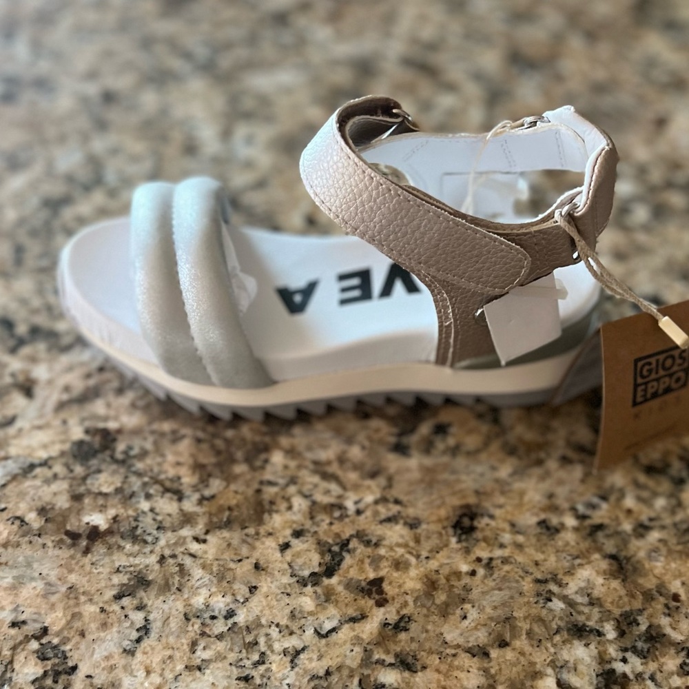 Gioseppo kids shoes, girls sandals sz 29 ( usa 12) runs small